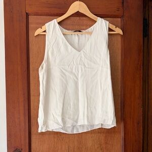 Quince Cream V-Neck Tank Top
